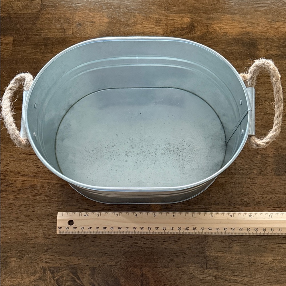 Metallic Oval Tub with Rope Handles